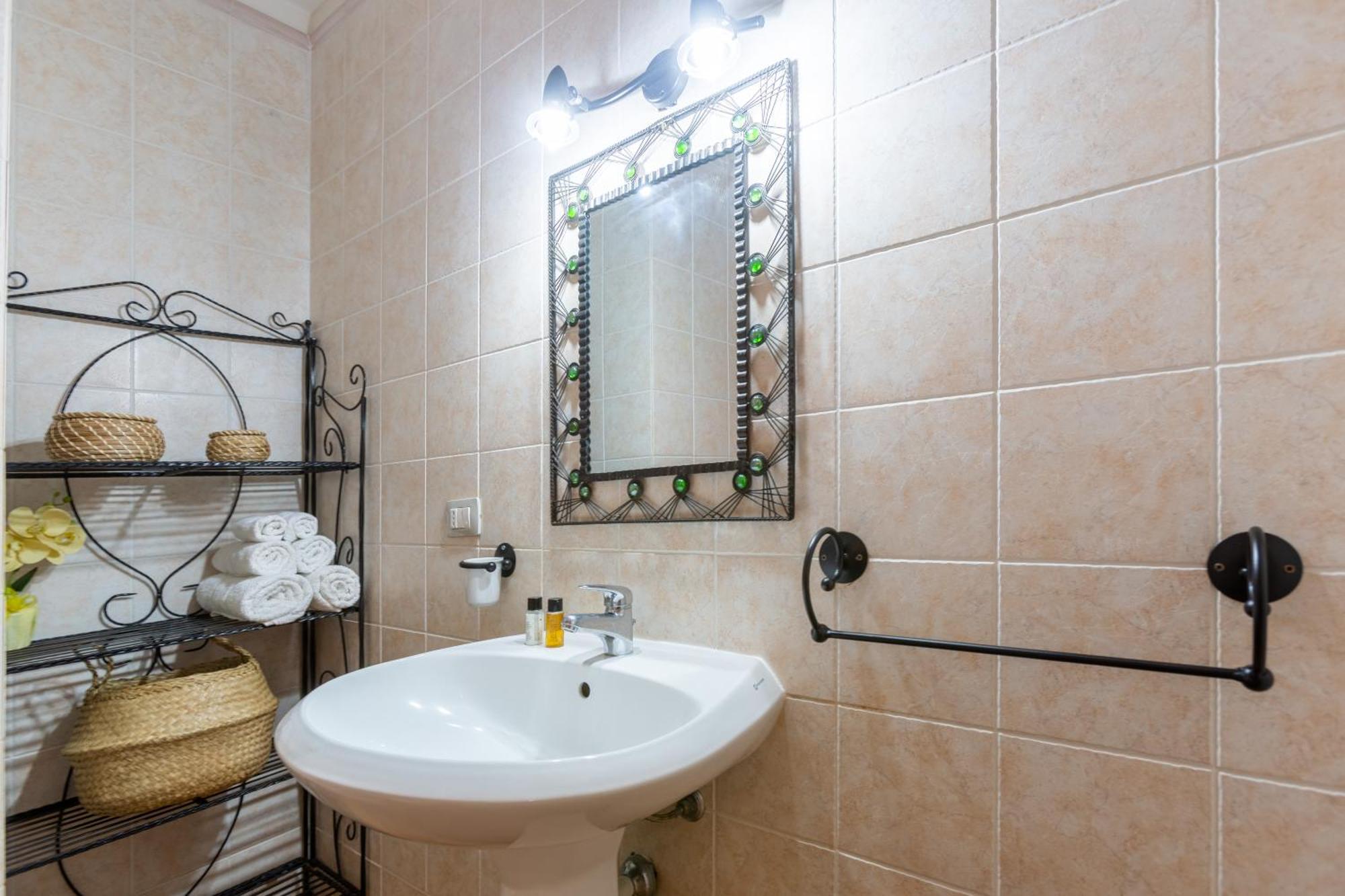 Aetos Home With Shared Swimming Pool - Porto Pino Hill Экстерьер фото