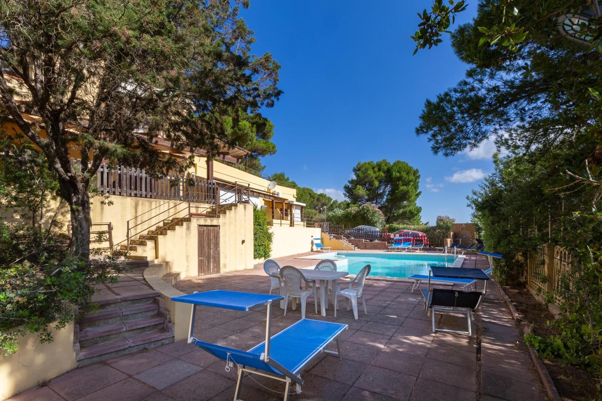 Aetos Home With Shared Swimming Pool - Porto Pino Hill Экстерьер фото