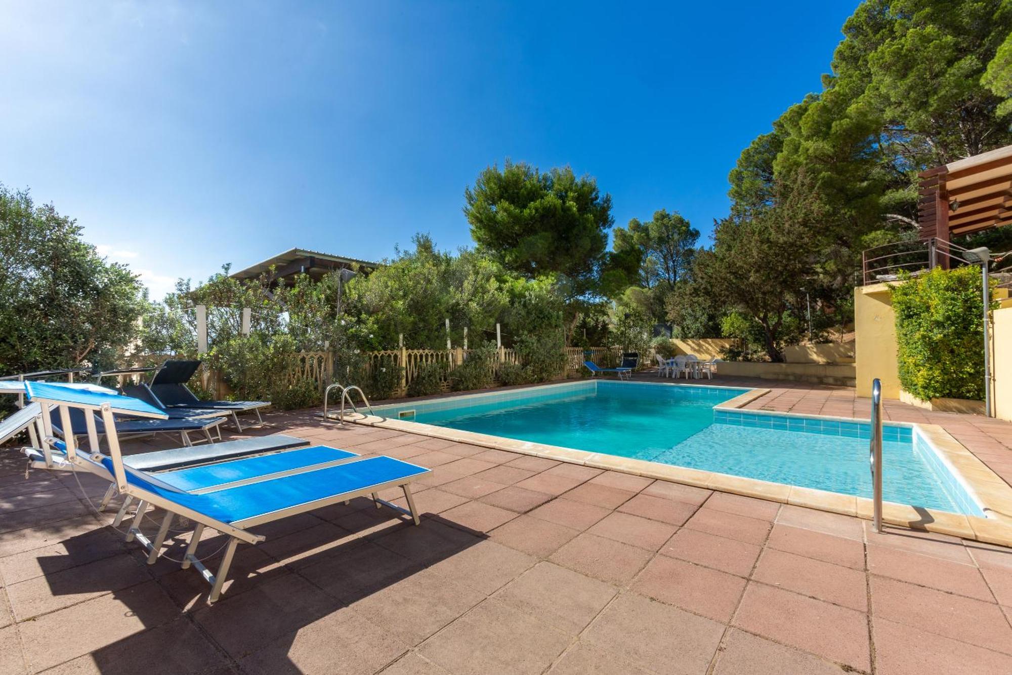 Aetos Home With Shared Swimming Pool - Porto Pino Hill Экстерьер фото